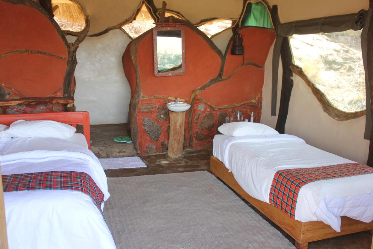 Lion'S Cave Camp, Samburu Villa Archers Post Екстериор снимка