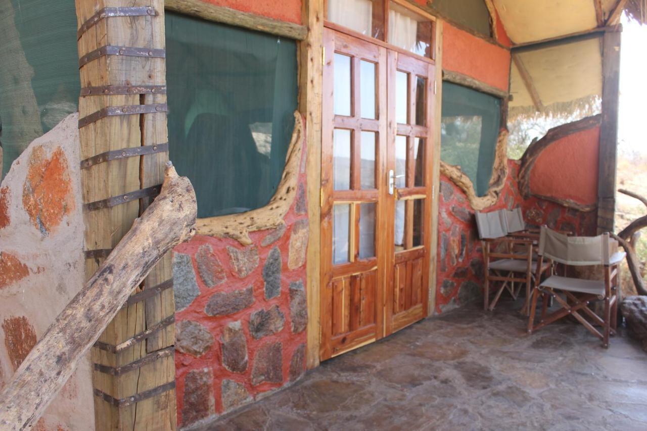 Lion'S Cave Camp, Samburu Villa Archers Post Екстериор снимка