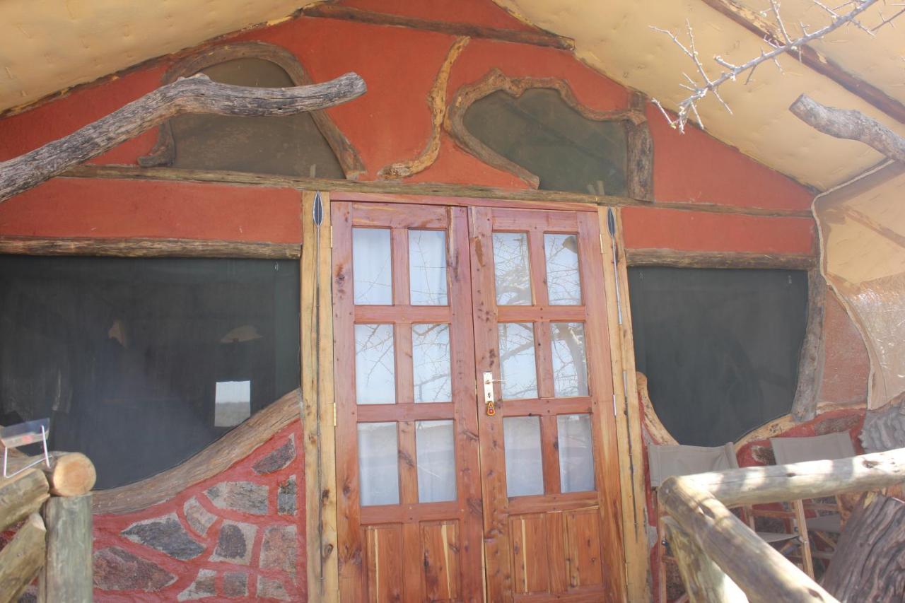 Lion'S Cave Camp, Samburu Villa Archers Post Екстериор снимка