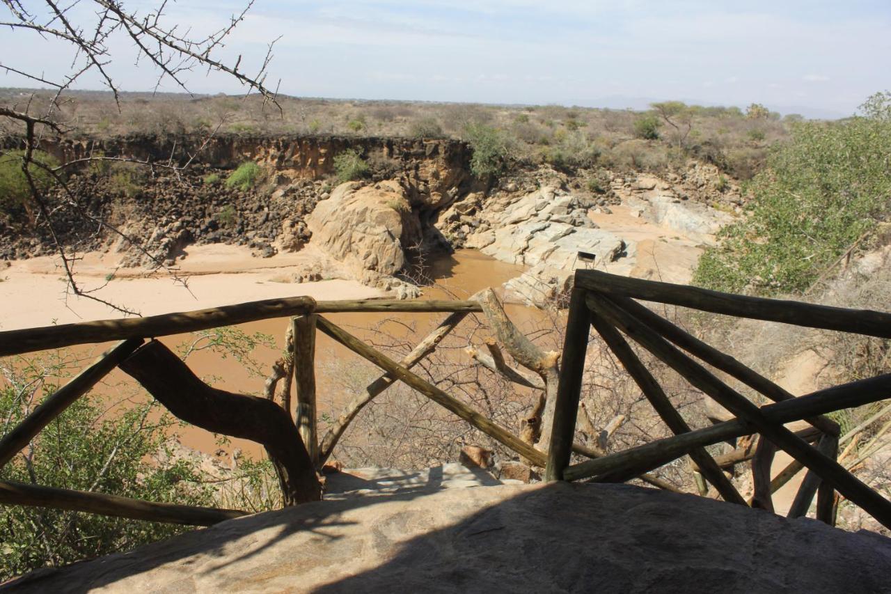Lion'S Cave Camp, Samburu Villa Archers Post Екстериор снимка