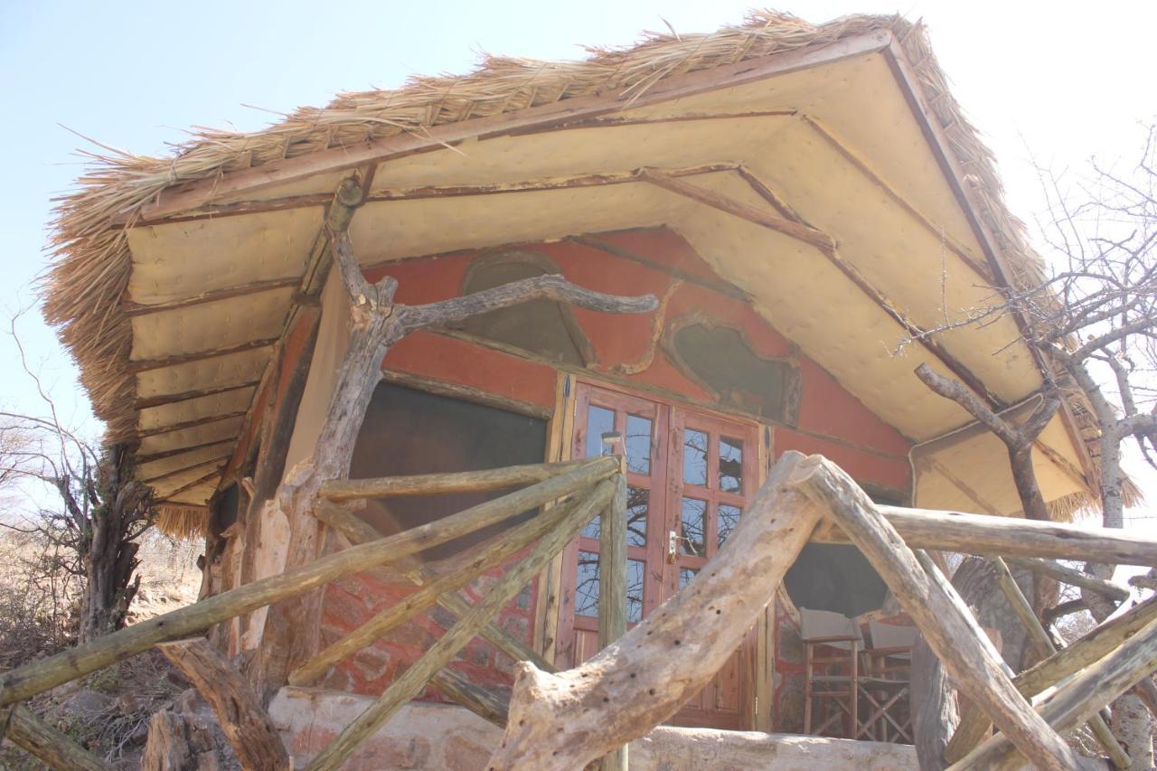 Lion'S Cave Camp, Samburu Villa Archers Post Екстериор снимка