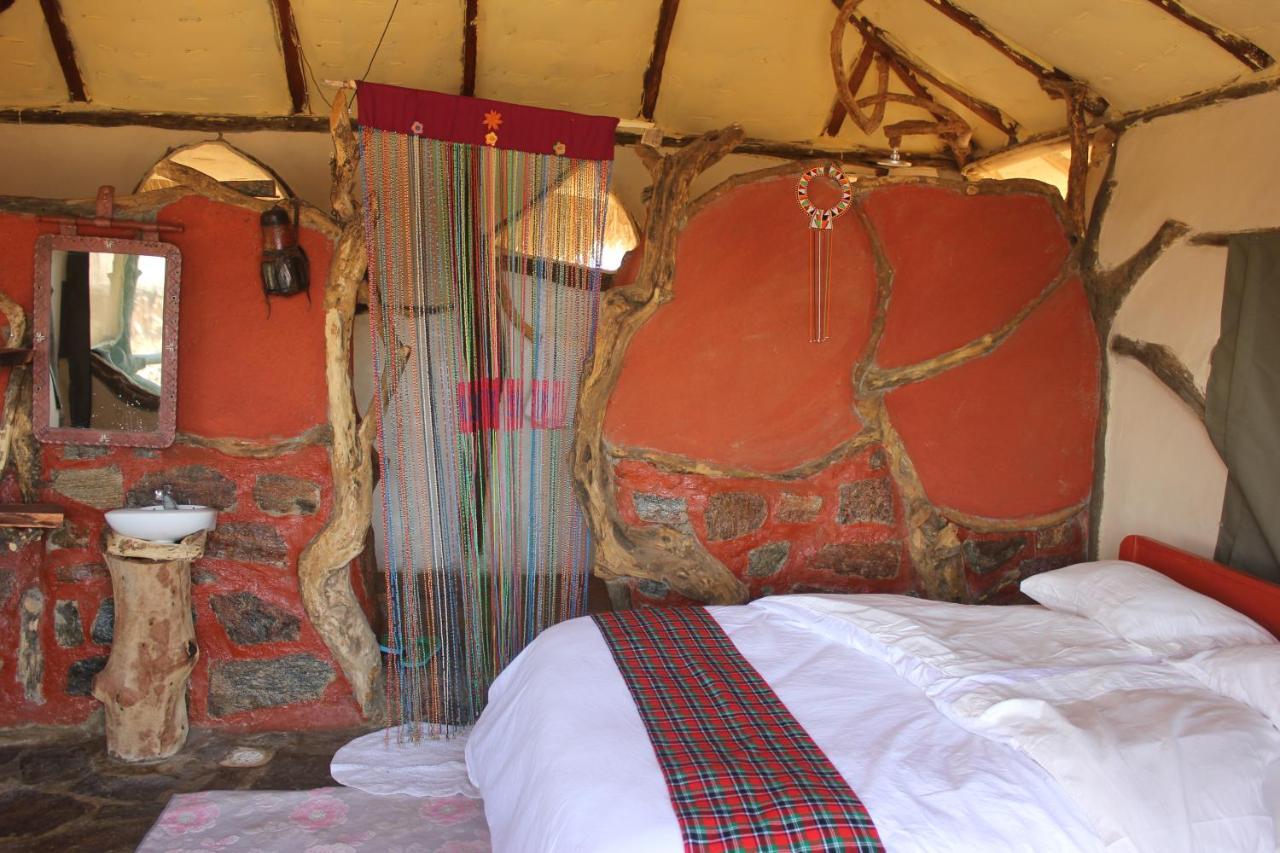 Lion'S Cave Camp, Samburu Villa Archers Post Екстериор снимка