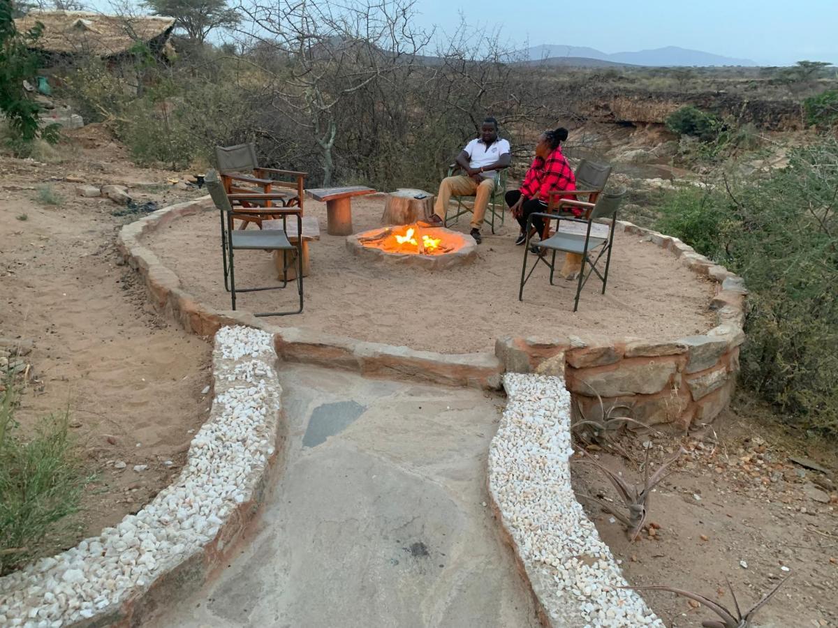 Lion'S Cave Camp, Samburu Villa Archers Post Екстериор снимка
