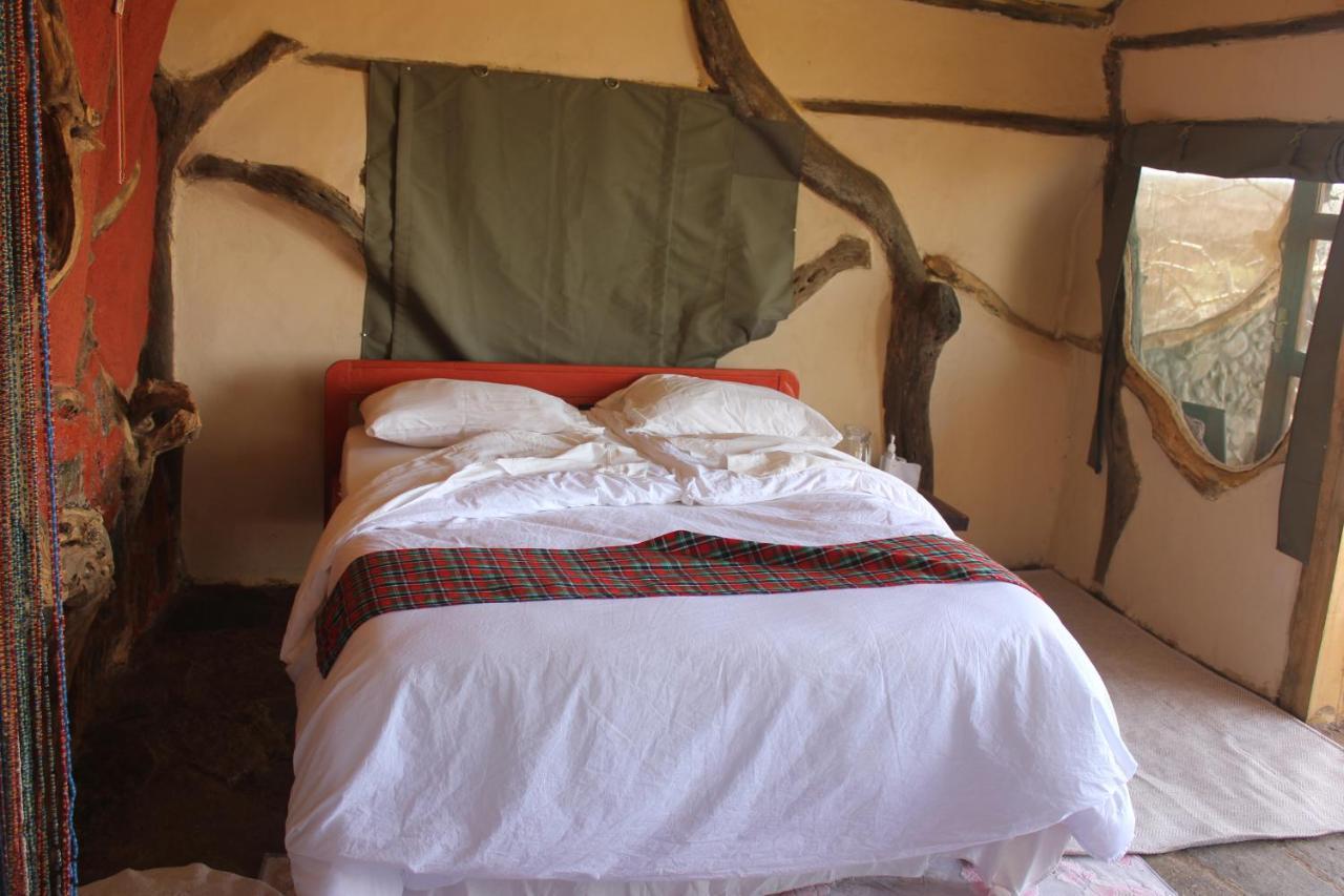 Lion'S Cave Camp, Samburu Villa Archers Post Екстериор снимка