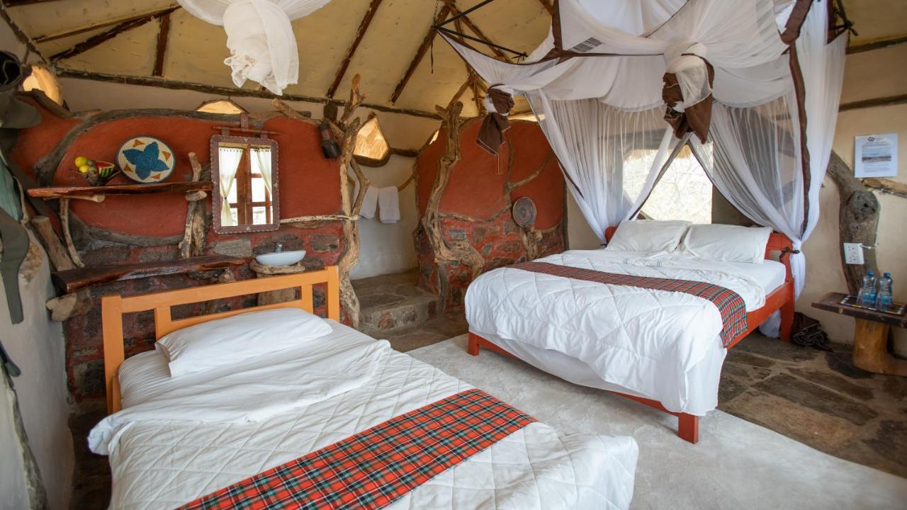 Lion'S Cave Camp, Samburu Villa Archers Post Екстериор снимка