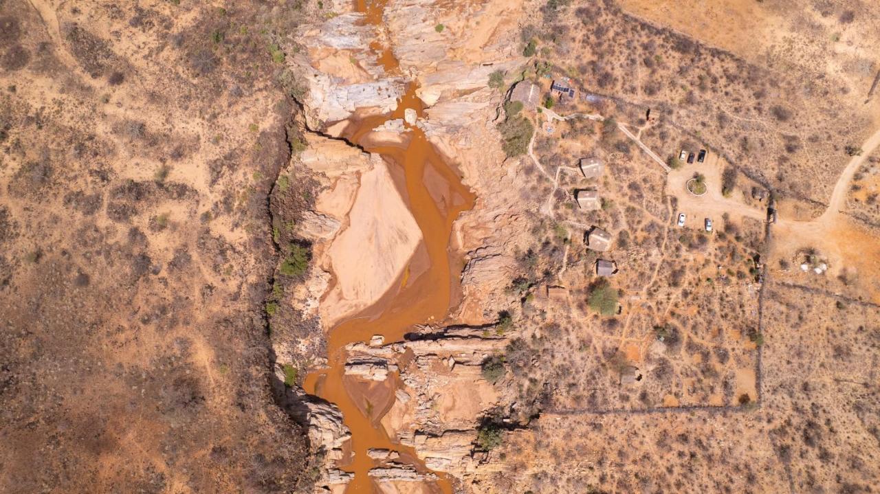 Lion'S Cave Camp, Samburu Villa Archers Post Екстериор снимка
