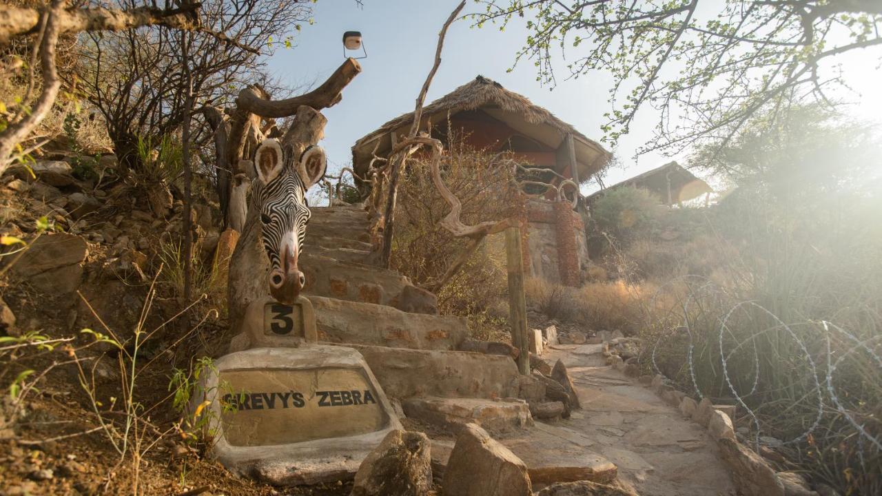 Lion'S Cave Camp, Samburu Villa Archers Post Екстериор снимка