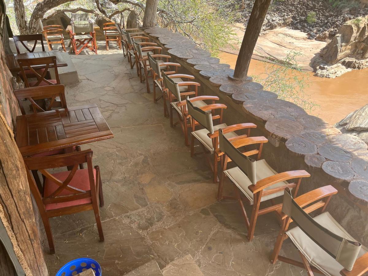Lion'S Cave Camp, Samburu Villa Archers Post Екстериор снимка