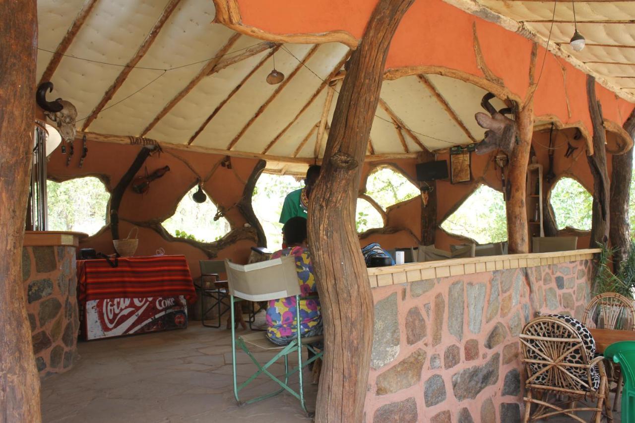 Lion'S Cave Camp, Samburu Villa Archers Post Екстериор снимка