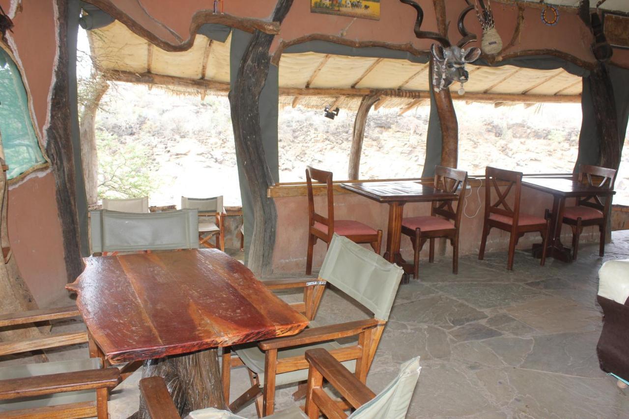 Lion'S Cave Camp, Samburu Villa Archers Post Екстериор снимка