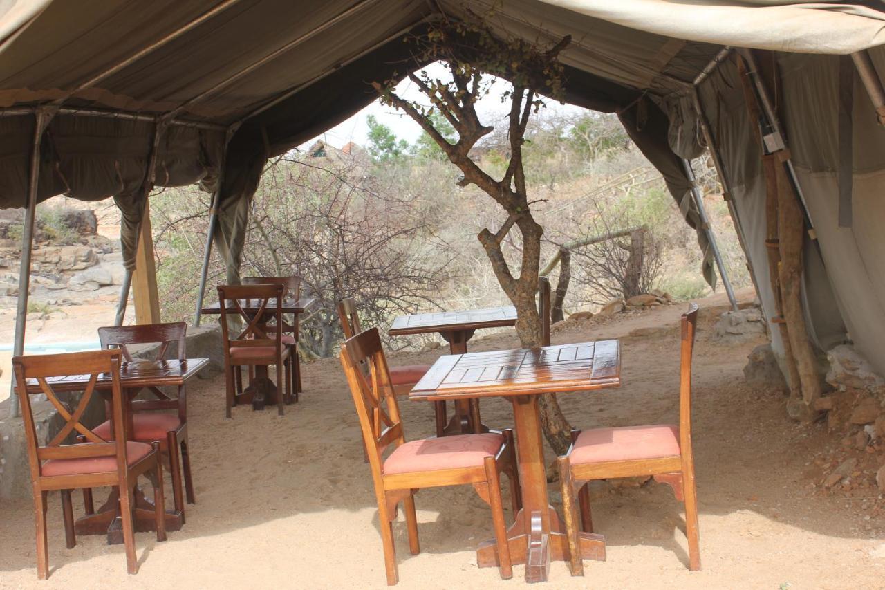 Lion'S Cave Camp, Samburu Villa Archers Post Екстериор снимка