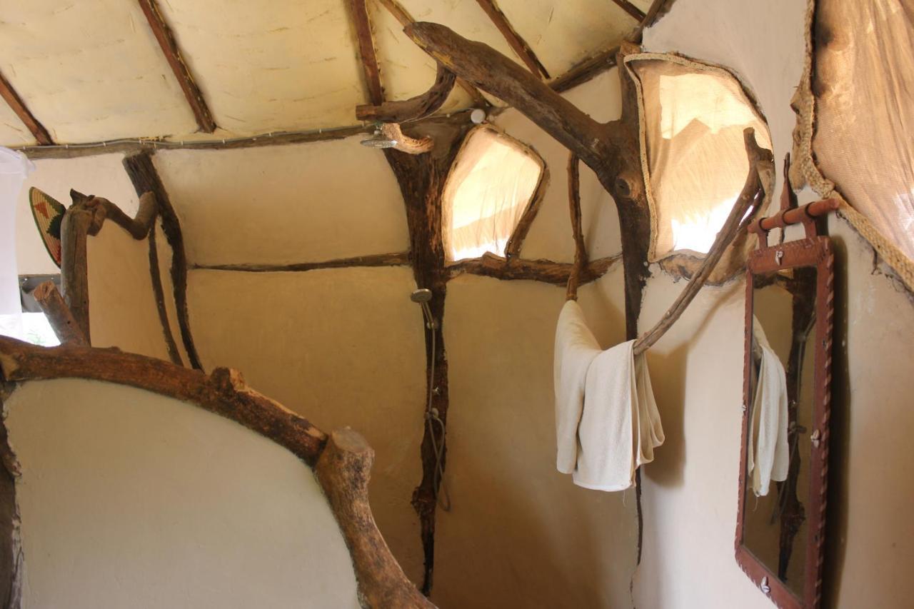 Lion'S Cave Camp, Samburu Villa Archers Post Екстериор снимка
