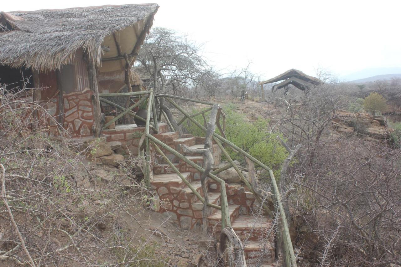 Lion'S Cave Camp, Samburu Villa Archers Post Екстериор снимка