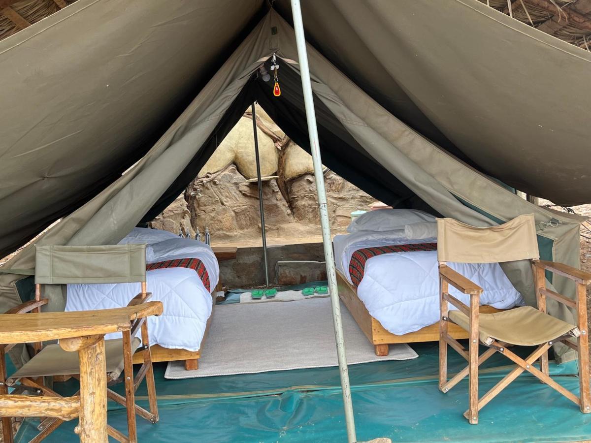 Lion'S Cave Camp, Samburu Villa Archers Post Екстериор снимка