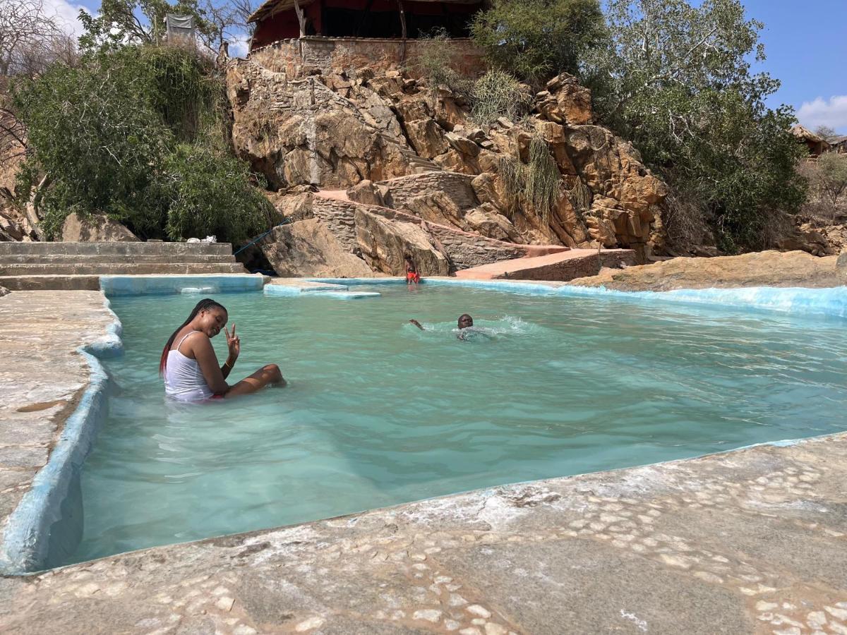 Lion'S Cave Camp, Samburu Villa Archers Post Екстериор снимка