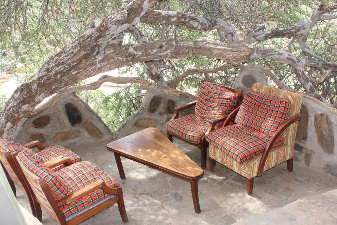 Lion'S Cave Camp, Samburu Villa Archers Post Екстериор снимка