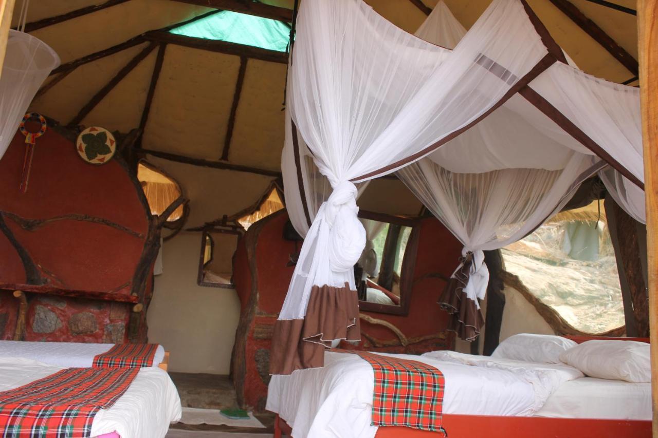 Lion'S Cave Camp, Samburu Villa Archers Post Екстериор снимка