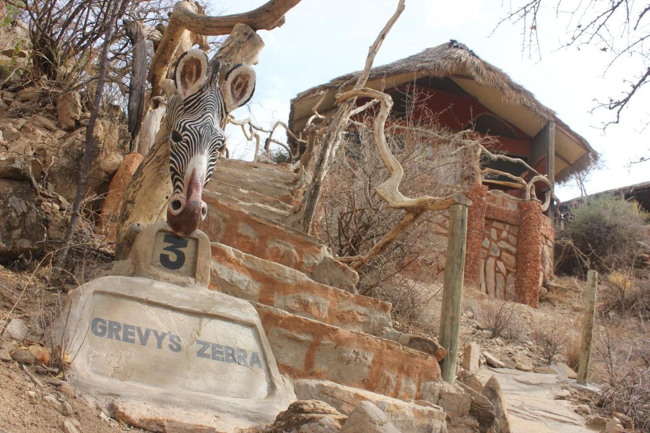 Lion'S Cave Camp, Samburu Villa Archers Post Екстериор снимка