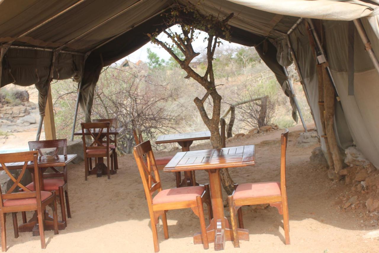 Lion'S Cave Camp, Samburu Villa Archers Post Екстериор снимка