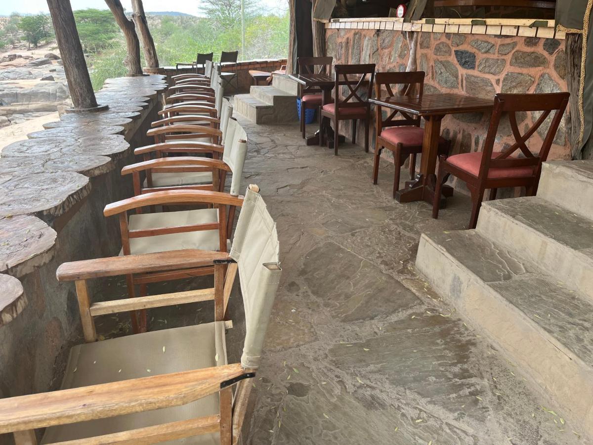 Lion'S Cave Camp, Samburu Villa Archers Post Екстериор снимка
