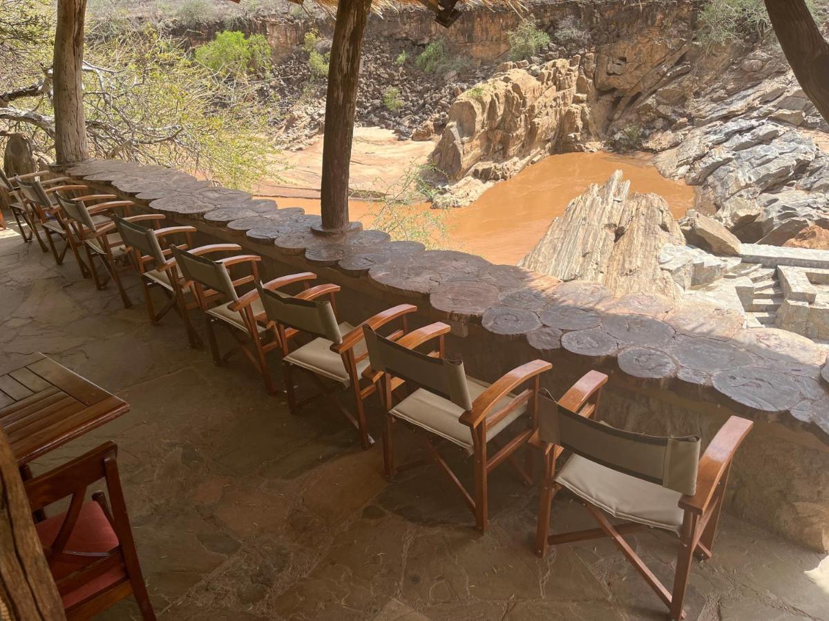 Lion'S Cave Camp, Samburu Villa Archers Post Екстериор снимка