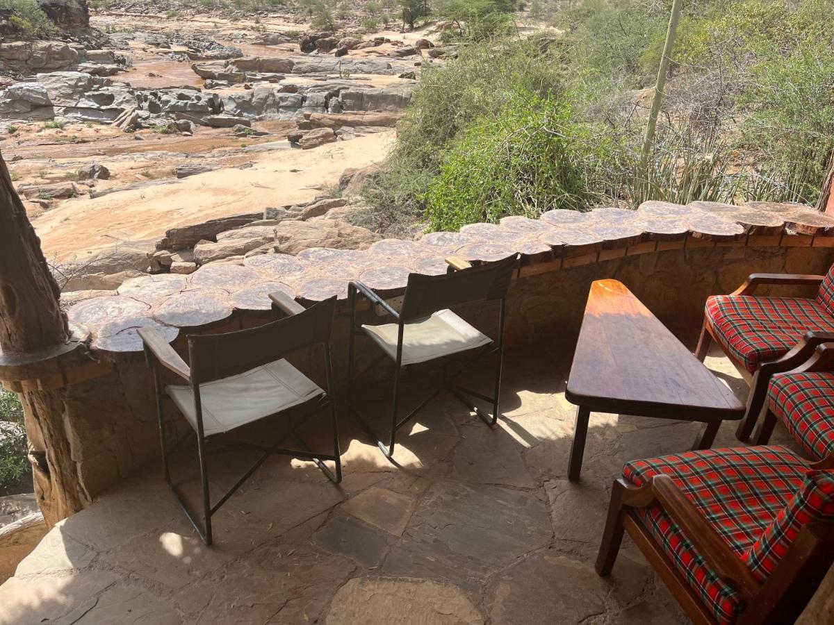 Lion'S Cave Camp, Samburu Villa Archers Post Екстериор снимка