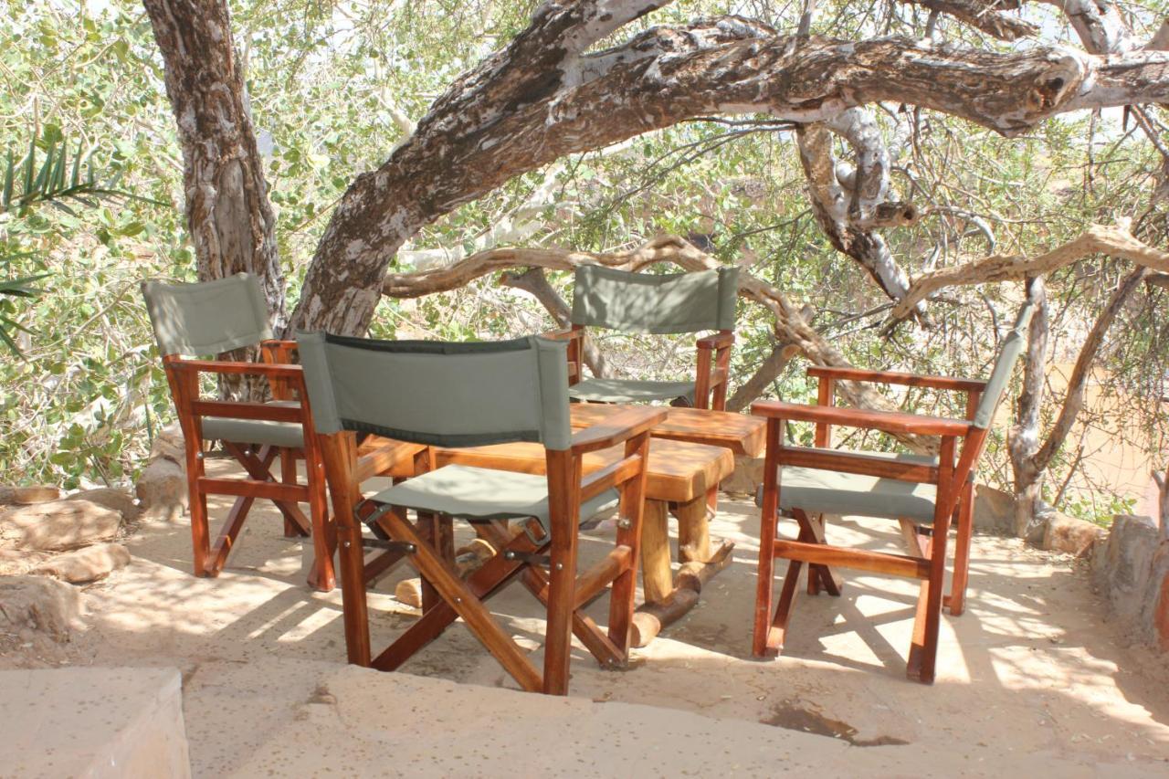 Lion'S Cave Camp, Samburu Villa Archers Post Екстериор снимка